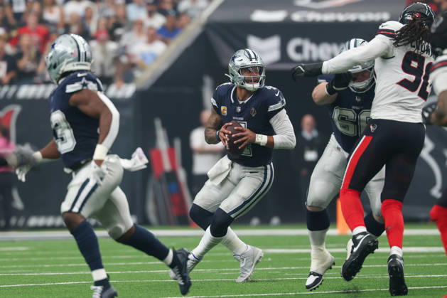 HOUSTON, TX - OCTOBER 04: Quarterback Dak Prescott 4 of the Dallas Cowboys drops back into the pocket during the NFL, American Football Herren, USA football game between the Houston Texans and Dallas Cowboys on October 4, 2026, at Reliant Stadium in Houston, TX. (Photo by David Buono Icon Sportswire) NFL: OCT 04 Cowboys at Texans EDITORIAL USE ONLY Icon241004151