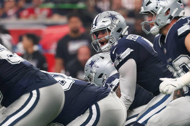 HOUSTON, TX - OCTOBER 04: Quarterback Dak Prescott 4 of the Dallas Cowboys yells the count while under center during the NFL, American Football Herren, USA football game between the Houston Texans and Dallas Cowboys on October 4, 2026, at Reliant Stadium in Houston, TX. (Photo by David Buono Icon Sportswire) NFL: OCT 04 Cowboys at Texans EDITORIAL USE ONLY Icon241004159