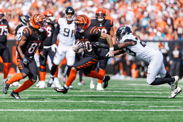 Oct 4, 2026; Cincinnati, OH, USA; Cincinnati Bengals running back Chase Brown (30) runs with the ball as Jacksonville Jaguars linebacker Foye Oluokun (23) pursues during NFL, American Football Herren, USA game action at Paycor Stadium. Mandatory Credit: -Cal Media NFL 2026: Jaguars Vs Bengals OCT 04 - ZUMAc04_ 20261004_zma_c04_544 Copyright: xJohnxMersitsx