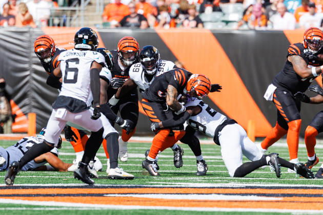 Oct 4, 2026; Cincinnati, OH, USA; Cincinnati Bengals running back Samaje Perine (34) runs with the ball during NFL, American Football Herren, USA game action against the Jacksonville Jaguars at Paycor Stadium. Mandatory Credit: -Cal Media NFL 2026: Jaguars Vs Bengals OCT 04 - ZUMAc04_ 20261004_zma_c04_605 Copyright: xJohnxMersitsx