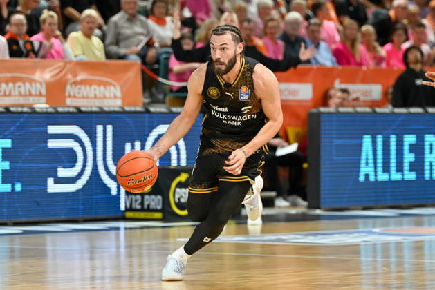 Devin Askew (Basketball Loewen Braunschweig, 05) am Ball RASTA Vechta vs. Basketball Loewen Braunschweig , easyCredit Basketball Bundesliga, 4. Spieltag, Saison 2026 2027, 05.10.2026, RASTA Vechta vs. Basketball Loewen Braunschweig , easyCredit Basketball Bundesliga, 4. Spieltag, Saison 2026 2027, 05.10.2026 Vechta Copyright: xEibner-Pressefoto RobertxGertzenx EP_RGN