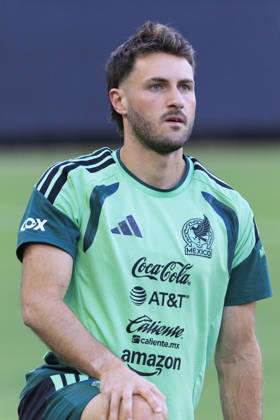 October 5, 2026, Los Angeles, California, USA: Santiago Gimenez 11 of Mexico during practice on Monday, October 5, 2026 at BMO Stadium in Los Angeles, California in preparation for an International Friendly, Länderspiel, Nationalmannschaft match against Chile on Tuesday October 6, 2026 at the Los Angeles Memorial Coliseum. ARIANA RUIZ PI Los Angeles USA - ZUMAp124 20261005_zaa_p124_020 Copyright: xArianaxRuizx