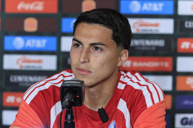 October 5, 2026, Los Angeles, California, USA: Jonathan Villagra 27 of Chile during an interview on Monday, October 5, 2026 at BMO Stadium in Los Angeles, California in preparation for an International Friendly, Länderspiel, Nationalmannschaft match against Mexico on Tuesday October 6, 2026 at the Los Angeles Memorial Coliseum. ARIANA RUIZ PI Chile press conference, PK, Pressekonferenz - ZUMAp124 20261005_zaa_p124_027 Copyright: xArianaxRuizx