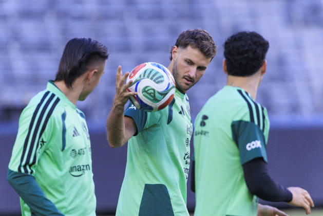 October 5, 2026, Los Angeles, California, USA: Santiago Gimenez 11 of Mexico during practice on Monday, October 5, 2026 at BMO Stadium in Los Angeles, California in preparation for an International Friendly, Länderspiel, Nationalmannschaft match against Chile on Tuesday October 6, 2026 at the Los Angeles Memorial Coliseum. ARIANA RUIZ PI Los Angeles USA - ZUMAp124 20261005_zaa_p124_033 Copyright: xArianaxRuizx