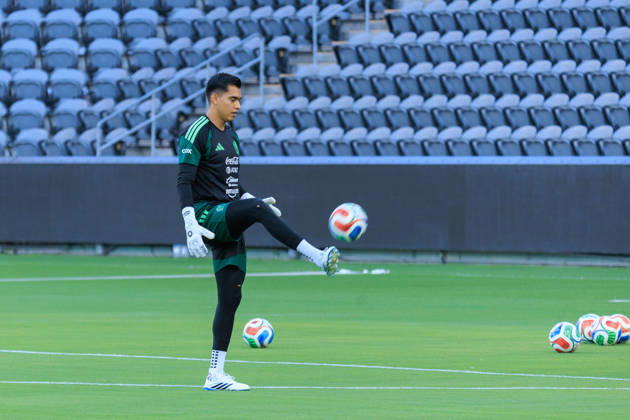 October 5, 2026, Los Angeles, California, USA: Goalkeeper, Raul Rangel 1 of Mexico during a practice on Monday, October 5, 2026 at BMO Stadium, in Los Angeles, California in preparation for an International Friendly, Länderspiel, Nationalmannschaft match against Chile on Tuesday October 6, 2026 at the Los Angeles Memorial Coliseum. JAVIER ROJAS PI Mexico press conference, PK, Pressekonferenz - ZUMAp124 20261005_zaa_p124_038 Copyright: xJavierxRojasx