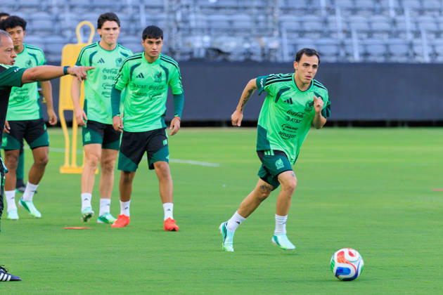 October 5, 2026, Los Angeles, California, USA: Hugo Camberos of Mexico during a practice on Monday, October 5, 2026 at BMO Stadium, in Los Angeles, California in preparation for an International Friendly, Länderspiel, Nationalmannschaft match against Chile on Tuesday October 6, 2026 at the Los Angeles Memorial Coliseum. JAVIER ROJAS PI Mexico press conference, PK, Pressekonferenz - ZUMAp124 20261005_zaa_p124_041 Copyright: xJavierxRojasx