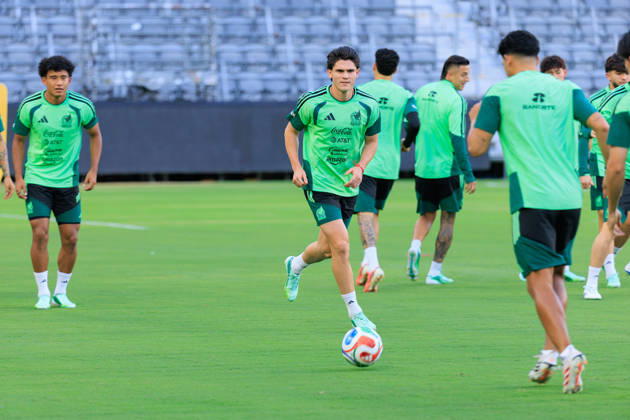 October 5, 2026, Los Angeles, California, USA: Israel Reyes 15 of Mexico during a practice on Monday, October 5, 2026 at BMO Stadium, in Los Angeles, California in preparation for an International Friendly, Länderspiel, Nationalmannschaft match against Chile on Tuesday October 6, 2026 at the Los Angeles Memorial Coliseum. JAVIER ROJAS PI Mexico press conference, PK, Pressekonferenz - ZUMAp124 20261005_zaa_p124_042 Copyright: xJavierxRojasx
