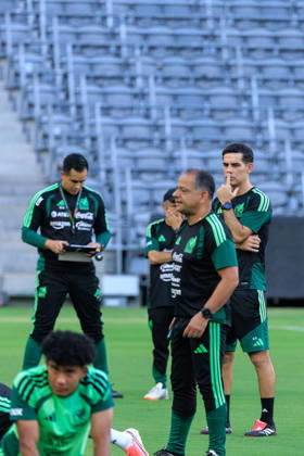 October 5, 2026, Los Angeles, California, USA: Head coach, Rafael Marquez of Mexico watches over his team during a practice on Monday, October 5, 2026 at BMO Stadium, in Los Angeles, California in preparation for an International Friendly, Länderspiel, Nationalmannschaft match against Chile on Tuesday October 6, 2026 at the Los Angeles Memorial Coliseum. JAVIER ROJAS PI Los Angeles USA - ZUMAp124 20261005_zaa_p124_040 Copyright: xJavierxRojasx