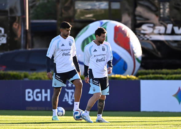 BUENOS AIRES, ARGENTINA - OCTOBER 5: Lionel Messi and Cristian Romero of Argentina national team, Nationalteam at Training Camp on October 5, 2026 in Buenos Aires, Argentina. Argentina will face Benin tomorrow in an International Friendly, Länderspiel, Nationalmannschaft match at the Estadio Monumental, marking Messi s final farewell appearance for the national team. Photo by SFSI Lionel Messi of Argentina national team last training Copyright: xx