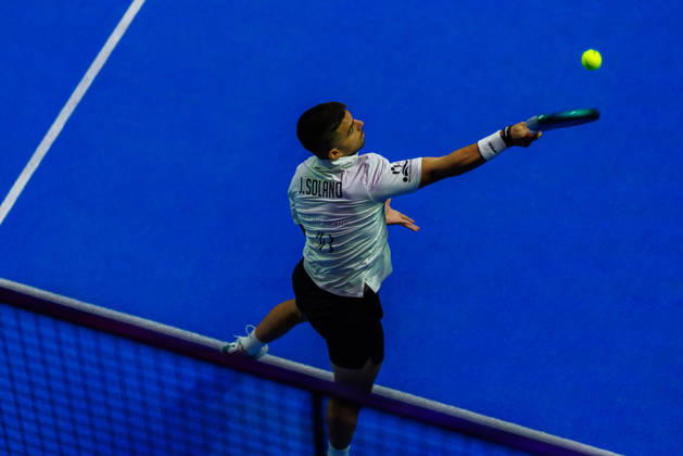 DÜSSELDORF, GERMANY - 6 OCTOBER 2026: Image shows a feature of Jose Solano Marmolejo (ESP) during warmup during CUPRA Germany Premier Padel P2 2026 Day 3 at CASTELLO Düsseldorf on 6 10 2026 in Düsseldorf, Germany. Germany Copyright: xFröhlichxPascalx