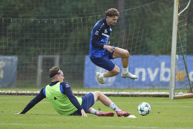 Deutschland: Fussball, Trainingseinheit, 3. Liga, Saison 2026-2027, NVB-Campus, SV Meppen, Dienstag, 06.10.2026, Vormittagstraining: Moritz Heyer als Gastspieler beim Meppener Training des Drittligisten mit Richard Meier (SV Meppen, 13) Copyright: xLennxLuebbersx