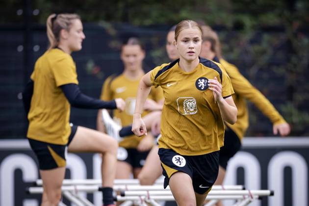 ZEIST - Sophie Proost during a training session of the Dutch women s football team in preparation for the World Cup qualifying match against Hungary. ROBIN VAN LONKHUIJSEN ANP xVIxANPxSportx xxANPxIVx 571673607 originalFilename: 571673607