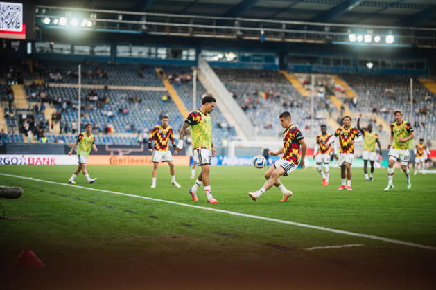 U21, U 21 EM-Qualifikation: Deutschland - Georgien, 06.10.2026 Deutschland macht sich warm, hier Nnamdi Collins (Deutschland, 20), Nicolò Tresoldi (Deutschland, 9); Fußball, EM-Qualifikation U 21, 10. Spieltag: Deutschland vs. Georgien am 06.10.2026, Bielefeld DFB REGULATIONS PROHIBIT ANY USE OF PHOTOGRAPHS AS IMAGE SEQUENCES AND OR QUASI-VIDEO. Copyright: xBEAUTIFULxSPORTS Tonhäuserx