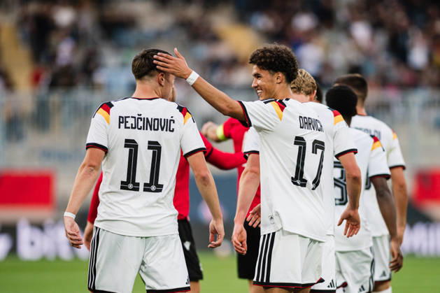 U21, U 21 EM-Qualifikation: Deutschland - Georgien, 06.10.2026 TOR; JUBEL Noah Darvich (Deutschland, 17) zum 1:0 für Deutschland, hier mit Dženan PejÄinović (Deutschland, 11); Fußball, EM-Qualifikation U 21, 10. Spieltag: Deutschland vs. Georgien am 06.10.2026, Bielefeld DFB REGULATIONS PROHIBIT ANY USE OF PHOTOGRAPHS AS IMAGE SEQUENCES AND OR QUASI-VIDEO. Copyright: xBEAUTIFULxSPORTS Tonhäuserx