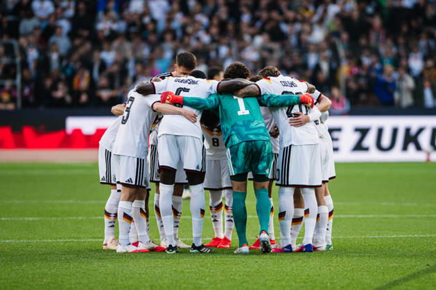 U21, U 21 EM-Qualifikation: Deutschland - Georgien, 06.10.2026 Mannschaftskreis vor Anpfiff; Fußball, EM-Qualifikation U 21, 10. Spieltag: Deutschland vs. Georgien am 06.10.2026, Bielefeld DFB REGULATIONS PROHIBIT ANY USE OF PHOTOGRAPHS AS IMAGE SEQUENCES AND OR QUASI-VIDEO. Copyright: xBEAUTIFULxSPORTS Tonhäuserx