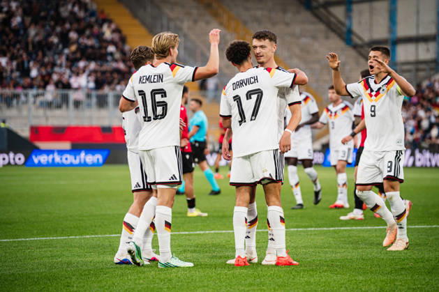 U21, U 21 EM-Qualifikation: Deutschland - Georgien, 06.10.2026 TOR, JUBEL zum 1:0 durch Noah Darvich (Deutschland, 17), hier mit Aljoscha Kemlein (Deutschland, 16) und Dženan PejÄinović (Deutschland, 11); Fußball, EM-Qualifikation U 21, 10. Spieltag: Deutschland vs. Georgien am 06.10.2026, Bielefeld DFB REGULATIONS PROHIBIT ANY USE OF PHOTOGRAPHS AS IMAGE SEQUENCES AND OR QUASI-VIDEO. Copyright: xBEAUTIFULxSPORTS Tonhäuserx
