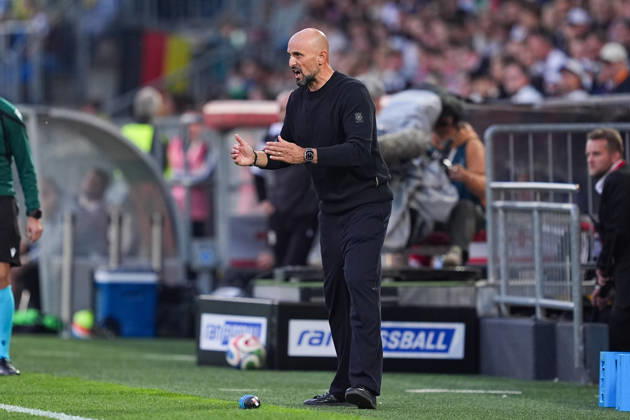 06.10.2026, xydrx, Herren, Fußball, Länderspiel, U21, U 21 EM-Qualifikation, Deutchland - Georgien, Saison 2026 2027, Schüco Arena: Antonio DI Salvo (Cheftrainer GER U21) gestikulierend DFB regulations prohibit any use of photographs as image sequences and or quasi-video. Copyright: HMBxMedia YannisxDreimann