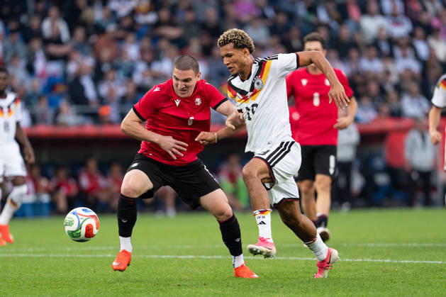 06.10.2026, GER, Deutschland U21, U 21 vs Georgien U21 Zweikampf zwischen Paris Brunner (Deutschland U21, 19) und Aleksandre Amisulashvili (Georgien U21, 5) Bielefeld SchücoArena Bielefeld Deutschland Copyright: xnordphotoxGmbHx xChristianxSchulzex