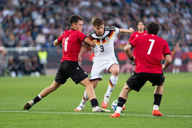 06.10.2026, GER, Deutschland U21, U 21 vs Georgien U21 Zweikampf zwischen Lukas Ullrich (Deutschland U21, 3) und Dachi Lordkipanidze (Georgien U21, 6) Bielefeld SchücoArena Bielefeld Deutschland Copyright: xnordphotoxGmbHx xChristianxSchulzex