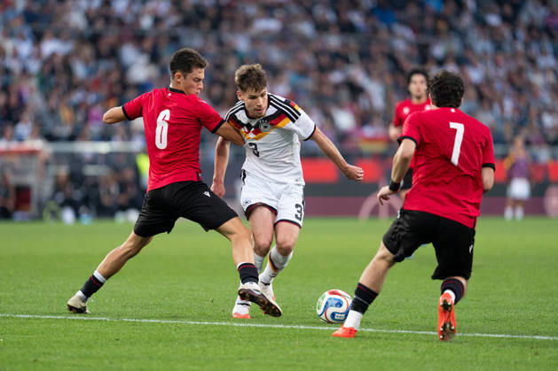 06.10.2026, GER, Deutschland U21, U 21 vs Georgien U21 Zweikampf zwischen Lukas Ullrich (Deutschland U21, 3) und Dachi Lordkipanidze (Georgien U21, 6) Bielefeld SchücoArena Bielefeld Deutschland Copyright: xnordphotoxGmbHx xChristianxSchulzex