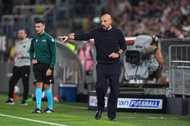 06.10.2026, xydrx, Herren, Fußball, Länderspiel, U21, U 21 EM-Qualifikation, Deutchland - Georgien, Saison 2026 2027, Schüco Arena: Antonio DI Salvo (Cheftrainer GER U21) gibt gestikulierend Anweisungen DFB regulations prohibit any use of photographs as image sequences and or quasi-video. Copyright: HMBxMedia YannisxDreimann
