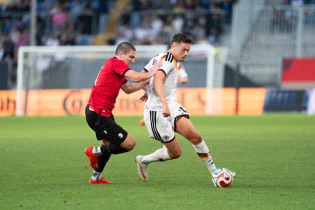 06.10.2026, GER, Deutschland U21, U 21 vs Georgien U21 Zweikampf zwischen Dzenan Pejcinovic (Deutschland U21, 11) und Aleksandre Amisulashvili (Georgien U21, 5) Bielefeld SchücoArena Bielefeld Deutschland Copyright: xnordphotoxGmbHx xChristianxSchulzex