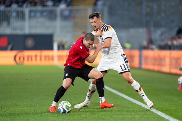 06.10.2026, GER, Deutschland U21, U 21 vs Georgien U21 Zweikampf zwischen Dzenan Pejcinovic (Deutschland U21, 11) und Aleksandre Amisulashvili (Georgien U21, 5) Bielefeld SchücoArena Bielefeld Deutschland Copyright: xnordphotoxGmbHx xChristianxSchulzex