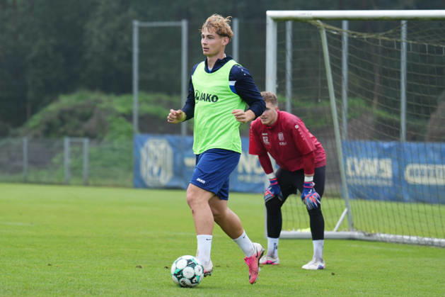 Deutschland: Fussball, Trainingseinheit, 3. Liga, Saison 2026-2027, NVB-Campus, SV Meppen, Dienstag, 06.10.2026, Vormittagstraining: Florian Bähr (SV Meppen, 39) am Ball Copyright: xLennxLübbersx