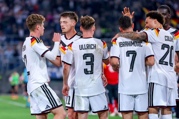 06.10.2026, Fußball, U21, U 21 Länderspiel, Deutschland - Georgien, Qualifikation U21-EM 2027, Almstadion (Bielefeld): Torjubel nach dem Tor zum 2:0 durch Torschütze Dzenan Pejcinovic (U21 GER 11) zusammen mit Lukas Ullrich (U21 GER 03) Arijon Ibrahimovic (U21 GER 07) Nicolo Tresoldi (U21 GER 09) Elias Baum (U21 GER 02) Nnamdi Collins (U21 GER 20) DFB regulations prohibit any use of photographs as image sequences and or quasi-video. Nordrhein-Westfalen Deutschland