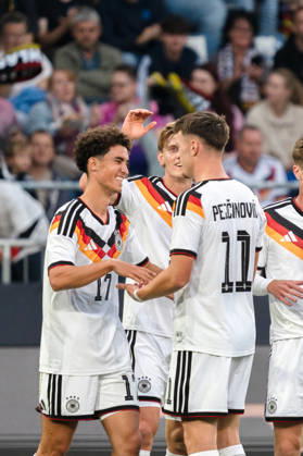 Deutschland: U21, U 21 EM-Qualifikation 2026 2027, Deutschland U21 vs. Georgien U21, Nationalmannschaft, DFB Länderspiel Dienstag 27.03.2026, Schüco Arena, Bielefeld Tor zum 1:0 durch Noah Darvich Jubel Freude Emotionen Torjubel Aljoscha Kemlein Dzenan Pejcinovic Copyright: xCelinaxLeiersx