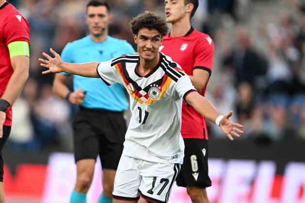 U21, U 21 Laenderspiel - 26 27 - Deutschland - Georgien am 06.10.2026 in der SchücoArena in Bielefeld Jubel, Torjubel, Torschuetze, Torschütze Noah Darvich (Deustchland) jubelt nach seinem Tor zum 1:0.