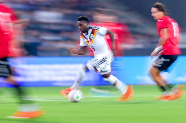 06.10.2026, Fußball, U21, U 21 Länderspiel, Deutschland - Georgien, Qualifikation U21-EM 2027, Almstadion (Bielefeld): Noel Aseko (U21 GER 08) im Zweikampf gegen Aleksandre Narimanidze (U21 Georgien 04) Dynamisch Dynamik DFB regulations prohibit any use of photographs as image sequences and or quasi-video. Nordrhein-Westfalen Deutschland