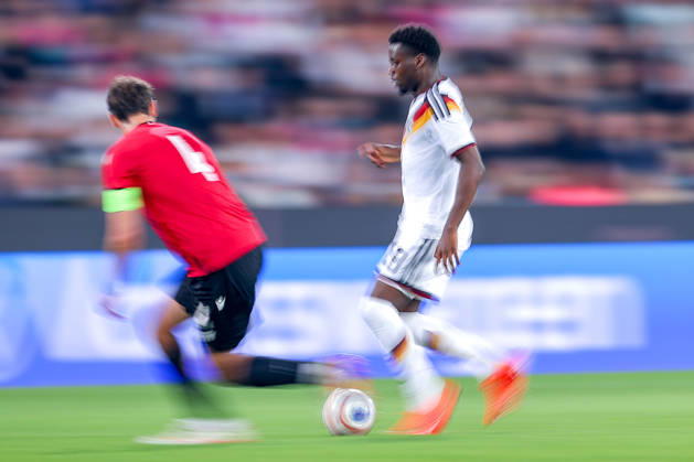 06.10.2026, Fußball, U21, U 21 Länderspiel, Deutschland - Georgien, Qualifikation U21-EM 2027, Almstadion (Bielefeld): Noel Aseko (U21 GER 08) im Zweikampf gegen Aleksandre Narimanidze (U21 Georgien 04) Dynamisch Dynamik DFB regulations prohibit any use of photographs as image sequences and or quasi-video. Nordrhein-Westfalen Deutschland