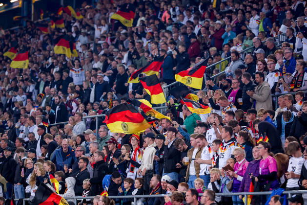 06.10.2026, Fußball, U21, U 21 Länderspiel, Deutschland - Georgien, Qualifikation U21-EM 2027, Almstadion (Bielefeld): Zusdhauer Besucher Fans auf der Tribüne Zuschauerzahl voll Fahnen Jubel Jubelnd DFB regulations prohibit any use of photographs as image sequences and or quasi-video. Nordrhein-Westfalen Deutschland