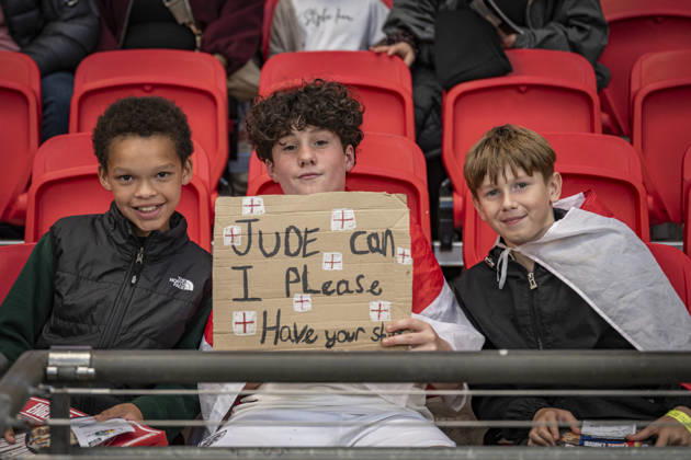 RECORD DATE NOT STATED 6th October 2026; Wembley Stadium, London, England; UEFA Nations League Football, England versus Czech Republic; A young England fan holds up his sign asking for Jude Bellinghams shirt GodfreyxPitt