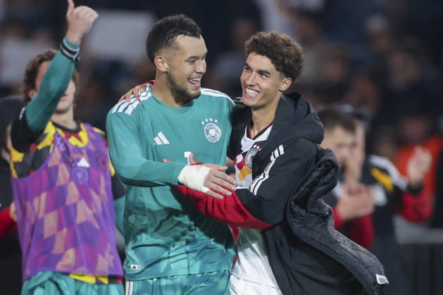 Torhueter Mio Backhaus (Germany) und Noah Darvich (Germany) cheer during the UEFA Under21 EURO Qualifier, EM, Europameisterschaft between Germany U21, U 21 and Georgia U21 at Almstadion on October 6, 2026 in Bielefeld, Germany. (Photo by Marco Steinbrenner DeFodi Images) -