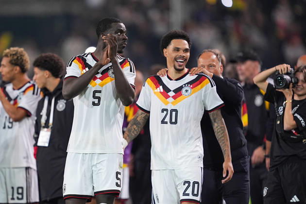 06.10.2026, xydrx, Herren, Fußball, Länderspiel, U21, U 21 EM-Qualifikation, Deutchland - Georgien, Saison 2026 2027, Schüco Arena: Joshua Quarshie (GER, 5) und Fracis Onyeka (GER, 20) freuen sich über den Sieg DFB regulations prohibit any use of photographs as image sequences and or quasi-video. Copyright: HMBxMedia YannisxDreimann