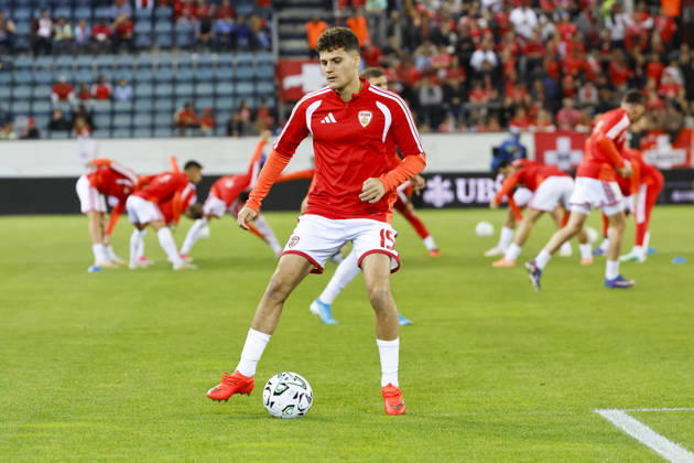 Agon Elezi (Nordmazedonien, 15) beim Aufwärmen vor Spielbeginn , Schweiz, UEFA , Nations League, Matchday 4, Schweiz vs. Nordmazedonien, 06.10.2026, Luzern Swissporarena Schweiz Copyright: xGrantxHubbsx