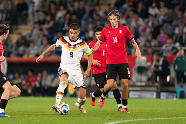 06.10.2026, GER, Deutschland U21, U 21 vs Georgien U21 Nicolo Tresoldi (Deutschland U21, 9) Einzelaktion; Ganzkörper Ganzkoerper ; Ball am Fuss; Bielefeld SchücoArena Bielefeld Deutschland Copyright: xnordphotoxGmbHx xChristianxSchulzex
