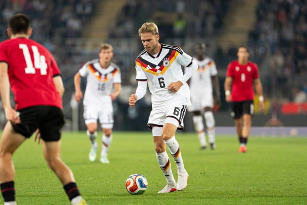 06.10.2026, GER, Deutschland U21, U 21 vs Georgien U21 Leandro Morgalla (Deutschland U21, 6) Einzelaktion; Ganzkörper Ganzkoerper ; Ball am Fuss; Bielefeld SchücoArena Bielefeld Deutschland Copyright: xnordphotoxGmbHx xChristianxSchulzex