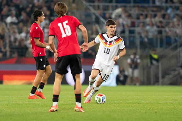 06.10.2026, GER, Deutschland U21, U 21 vs Georgien U21 Mert Kömür (Deutschland U21, 10) Einzelaktion; Ganzkörper Ganzkoerper ; Ball am Fuss; Bielefeld SchücoArena Bielefeld Deutschland Copyright: xnordphotoxGmbHx xChristianxSchulzex
