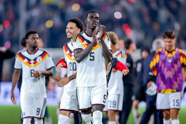 06.10.2026, Fußball, U21, U 21 Länderspiel, Deutschland - Georgien, Qualifikation U21-EM 2027, Almstadion (Bielefeld): Abschlussjubel nach dem 2:0 Sieg für Deutschland - Joshua Quarshie (U21 GER 05) neben Nnamdi Collins (U21 GER 20) Noel Aseko (U21 GER 08) Noahkai Banks (U21 GER 15) DFB regulations prohibit any use of photographs as image sequences and or quasi-video. Nordrhein-Westfalen Deutschland