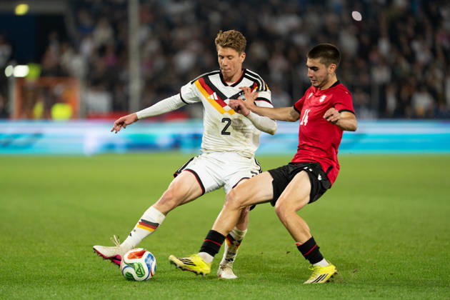 06.10.2026, GER, Deutschland U21, U 21 vs Georgien U21 Zweikampf zwischen Elias Baum (Deutschland U21, 2) und Aleko Basiladze (Georgien U21, 14) Bielefeld SchücoArena Bielefeld Deutschland Copyright: xnordphotoxGmbHx xChristianxSchulzex