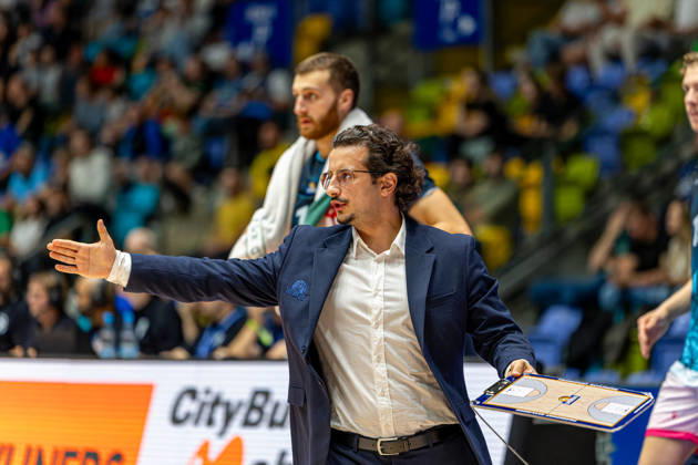 FRANKFURT AM MAIN, GERMANY - OCTOBER 6: Sepehr Tarrah (Co-Trainer Skyliners Frankfurt) during the BKT EuroCup 2026 27, match between Frankfurt Skyliners vs. BC Siauliai at Suewag Energie Arena on October 6, 2026 in Frankfurt am Main, Germany. Hessen Germany Copyright: xBEAUTIFULxSPORTS Freudensteinx