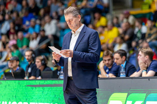 FRANKFURT AM MAIN, GERMANY - OCTOBER 6: Klaus Perwas (Cheftrainer Skyliners Frankfurt) during the BKT EuroCup 2026 27, match between Frankfurt Skyliners vs. BC Siauliai at Suewag Energie Arena on October 6, 2026 in Frankfurt am Main, Germany. Hessen Germany Copyright: xBEAUTIFULxSPORTS Freudensteinx