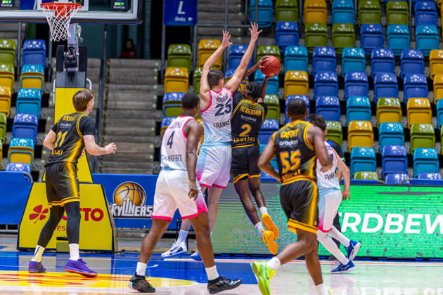FRANKFURT AM MAIN, GERMANY - OCTOBER 6: Cedric Henderson (BC Siauliai, 2) with ball during the BKT EuroCup 2026 27, match between Frankfurt Skyliners vs. BC Siauliai at Suewag Energie Arena on October 6, 2026 in Frankfurt am Main, Germany. Hessen Germany Copyright: xBEAUTIFULxSPORTS Freudensteinx