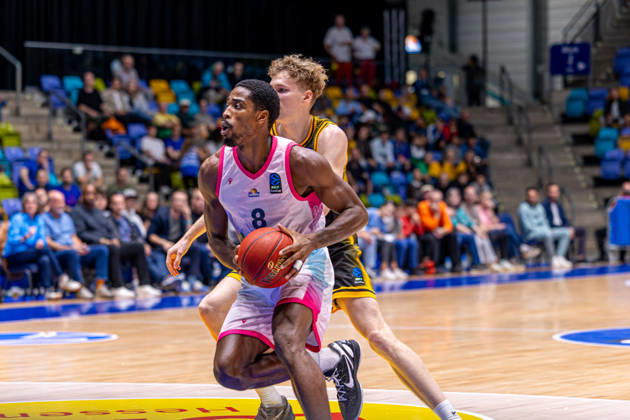 FRANKFURT AM MAIN, GERMANY - OCTOBER 6: William Christmas (Skyliners Frankfurt, 8) with ball during the BKT EuroCup 2026 27, match between Frankfurt Skyliners vs. BC Siauliai at Suewag Energie Arena on October 6, 2026 in Frankfurt am Main, Germany. Hessen Germany Copyright: xBEAUTIFULxSPORTS Freudensteinx