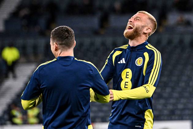 Scotland v Slovenia UEFA Nations League Andrew Robertson and Oli McBurnie of Scotland warm up during the UEFA Nations League match at Barclays Hampden, Glasgow 06 10 2026 UK Newspapers OUT Copyright: xJamiexJohnstonx FIL-24032-0036