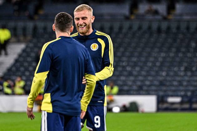 Scotland v Slovenia UEFA Nations League Andrew Robertson and Oli McBurnie of Scotland warm up during the UEFA Nations League match at Barclays Hampden, Glasgow 06 10 2026 UK Newspapers OUT Copyright: xJamiexJohnstonx FIL-24032-0037