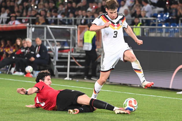 Lukas ULLRICH (GER) gegen Dato BUKIA (GEO) Aktion, Zweikampf, Fussball Laenderspiel, U21, U 21 EM-Qualifikation, Deutschland - Georgien 2-0 am 06.10.2026, Schueco-Arena Bielefeld, Â